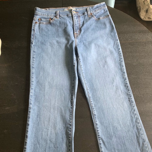 Levi’s light blue Jeans 👖 SOLD 👖 - Picture 2 of 6